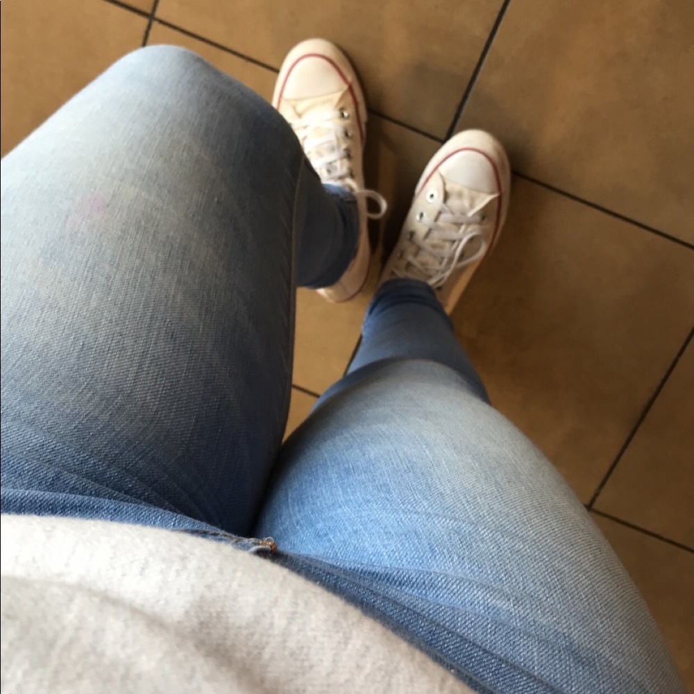 Comfy jeans!! Light-wash color!